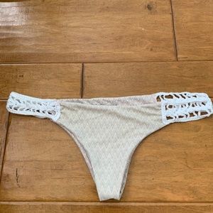 Acacia bottoms